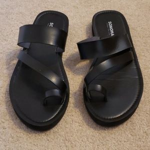 Black Sandals with Toe loop